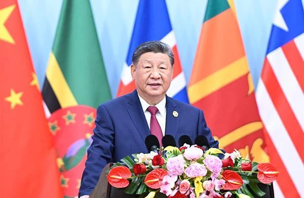 习近平出席全球妇女峰会开幕式并发表主旨讲话